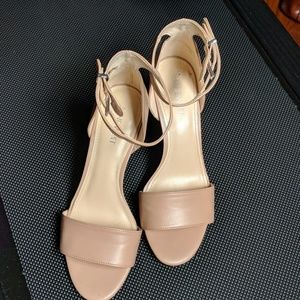 Nine West 7 1/2 high heel sandals in Nude